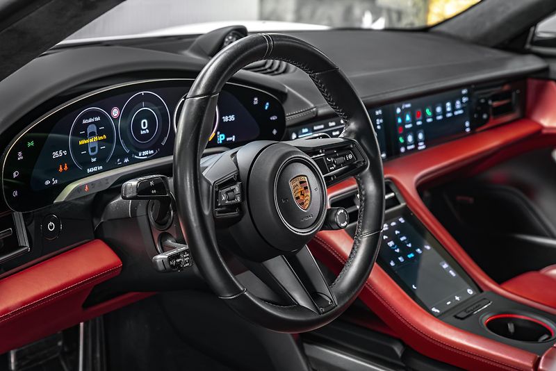Porsche Taycan Turbo S PCCB/PDCC/PDLS+/PTV/BU - fotka 18 z 30