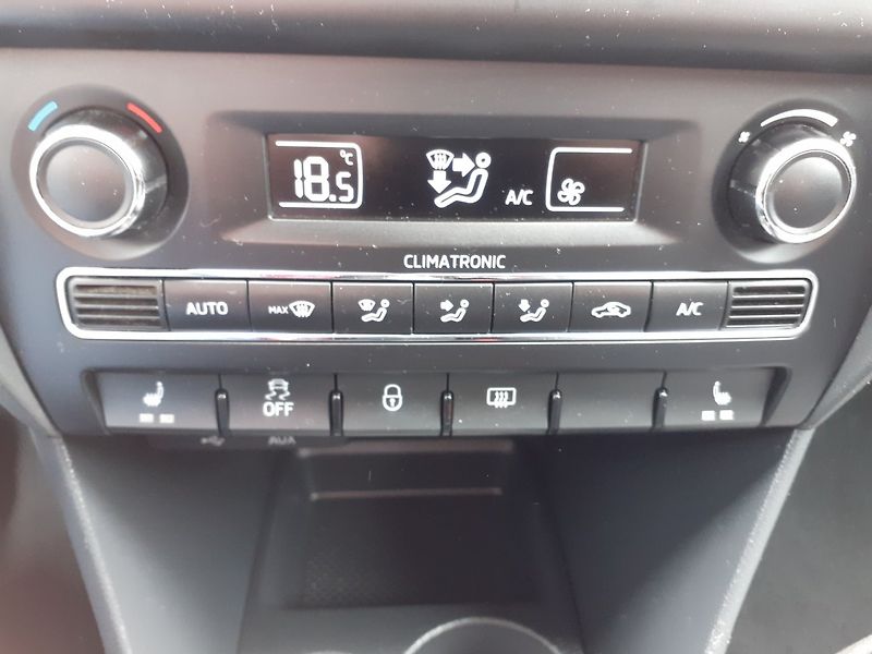 Škoda Rapid (2013) 1.2 TSi ELEGANCE - fotka 13 z 39