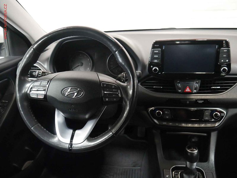 Hyundai i30 (2017) 1.5 T-GDI, ČR, DSG, LED - fotka 13 z 27