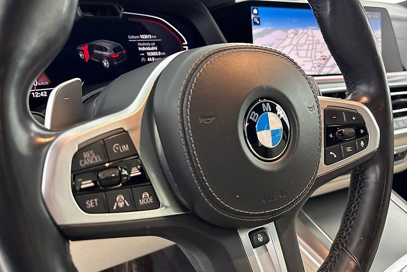 BMW X5 xDrive30d - fotka 24 z 28