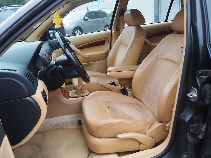 Škoda Octavia (2002) 1.9 TDI, 81 kW, Laurin&Klement - fotka 10 z 28