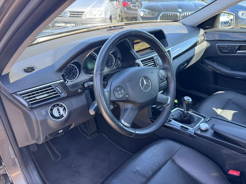 Mercedes-Benz Třídy E (2010) 200 CGI 1,8 135 KW AVANTGARDE - fotka 20 z 50