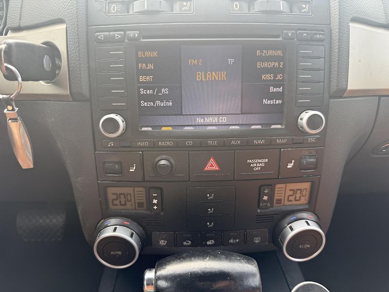 Volkswagen Touareg 3,2 V6 4x4 TAŽNÉ - fotka 16 z 18