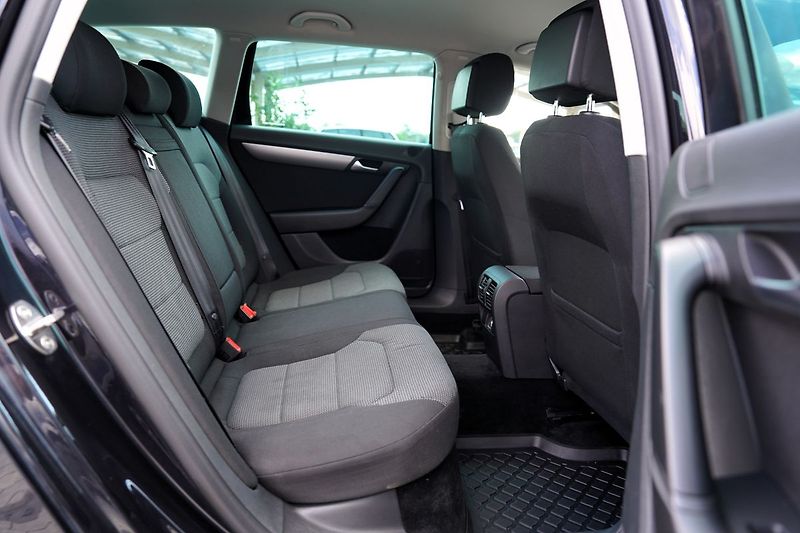 Volkswagen Passat 2.0 TDI DSG 140PS/Al.kola/xeno - fotka 28 z 37