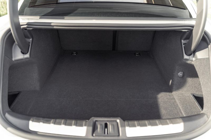 Porsche Taycan (2023) 4S - 7000 KM - VZDUCH, BOSE - fotka 39 z 39