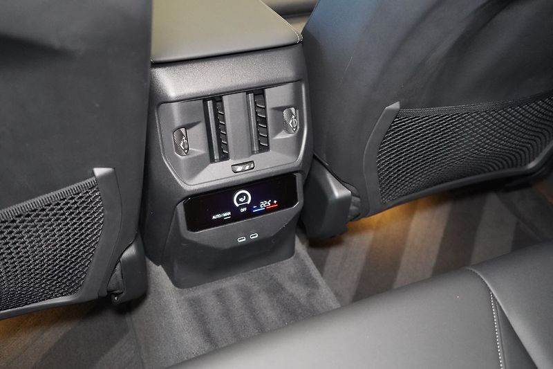 BMW X3 20d xDrive, Tažné, HUD, H/K - fotka 46 z 48