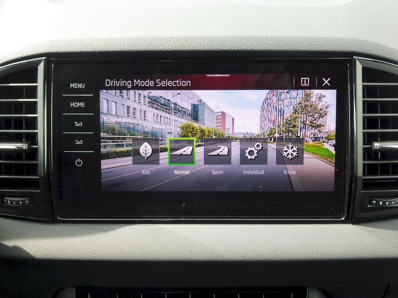 Škoda Karoq (2024) SportLine 2,0 TDI 110kW DSG 4x - fotka 15 z 29