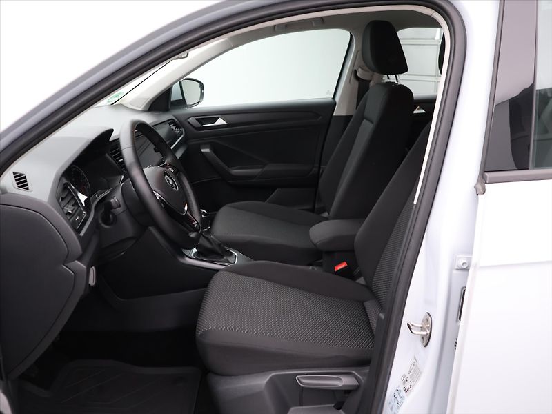 Volkswagen T-Roc 1,5 TSI 110 kW Aut.Klima 1.Maj - fotka 10 z 29