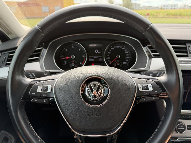 Volkswagen Passat 2.0 TDI MASÁŽ NAVIGACE 2X KOLA - fotka 16 z 40