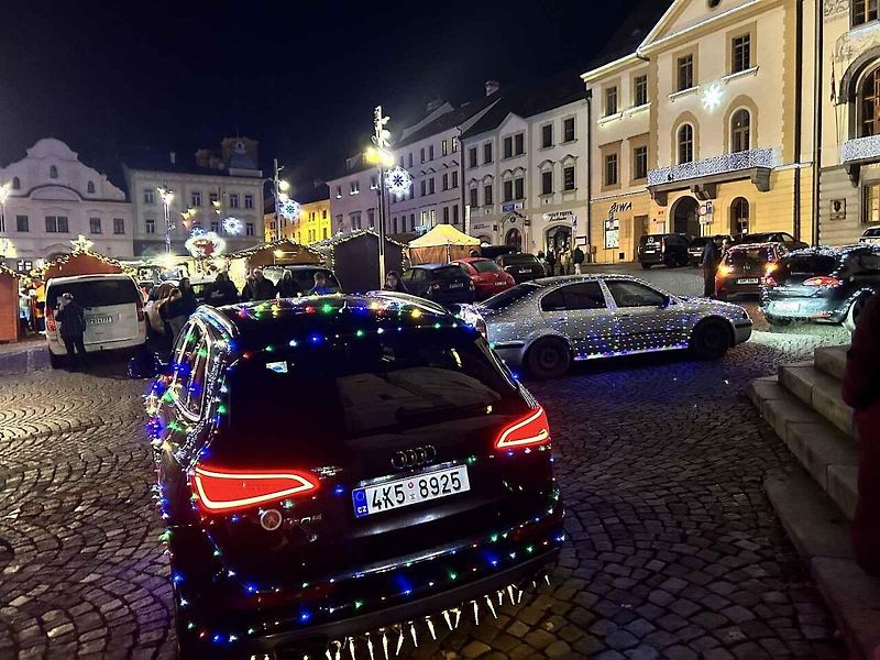 Vánoční spanilá jízda v Klatovech.