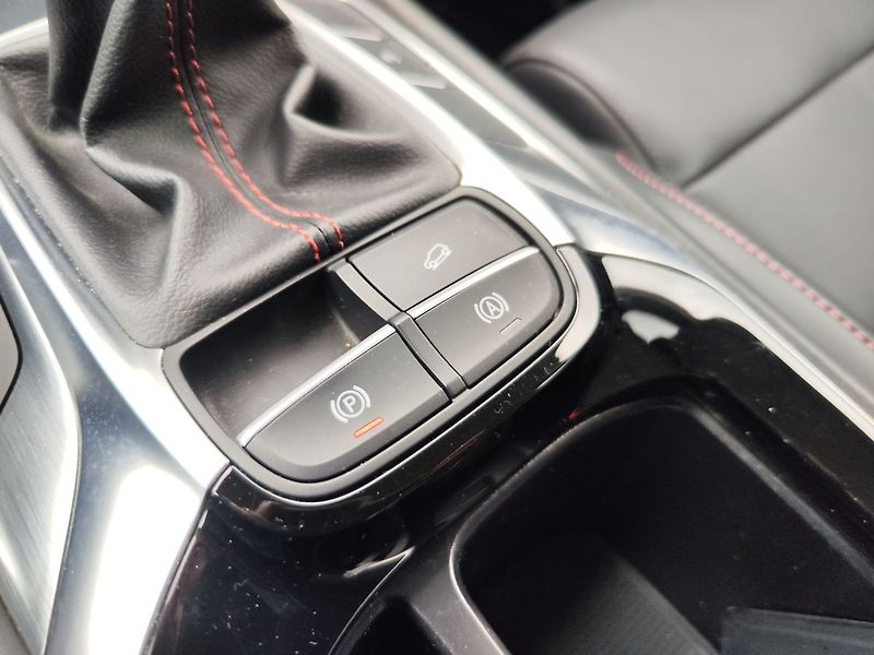 MG HS 1.5 TGi/119kW Essential - fotka 28 z 36