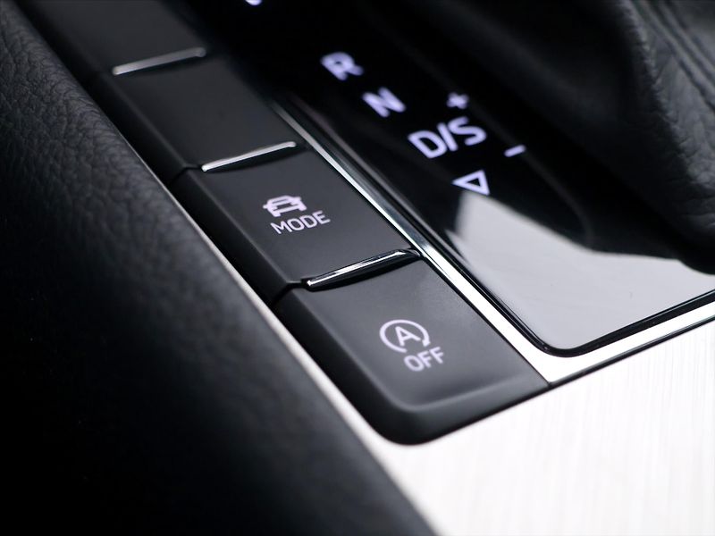 Škoda Superb 2,0 TDI 110kW Style DSG LED CZ - fotka 28 z 38