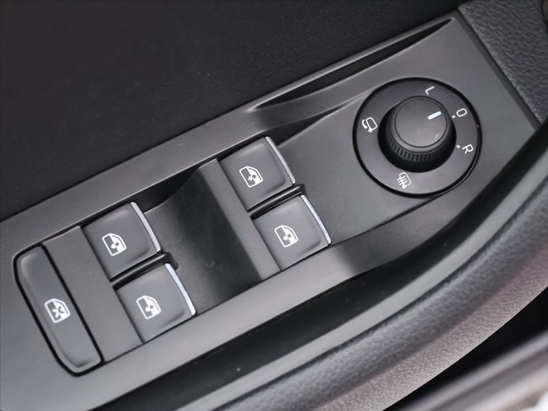 Škoda Superb 2,0 TDI 140kW CZ Style Kůže - fotka 15 z 32