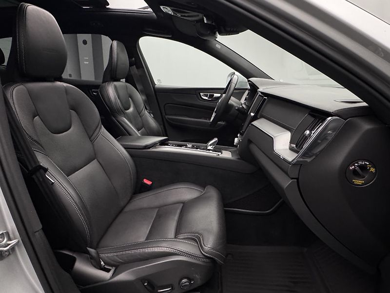 Volvo XC60 B4 AWD INSCRIPTION  - fotka 28 z 55