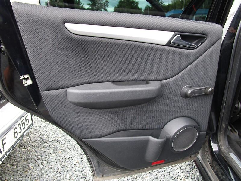 Mercedes-Benz Třídy A A160,  Klima - fotka 28 z 39