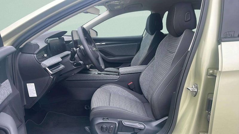 Škoda Superb Combi Selection 2,0TDI 110kW D - fotka 6 z 31