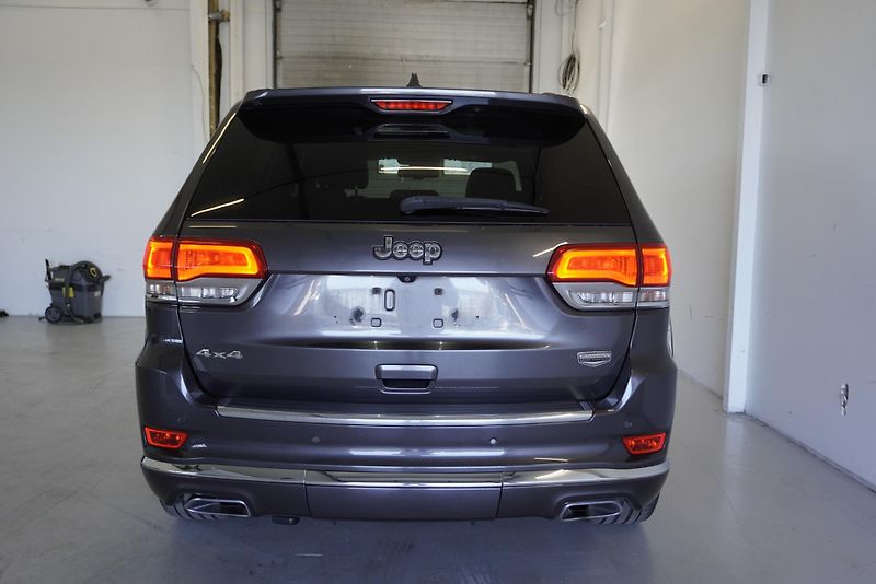 Jeep Grand Cherokee 3,0 V6 SUMMIT CRD  4WD AUT. - fotka 6 z 31