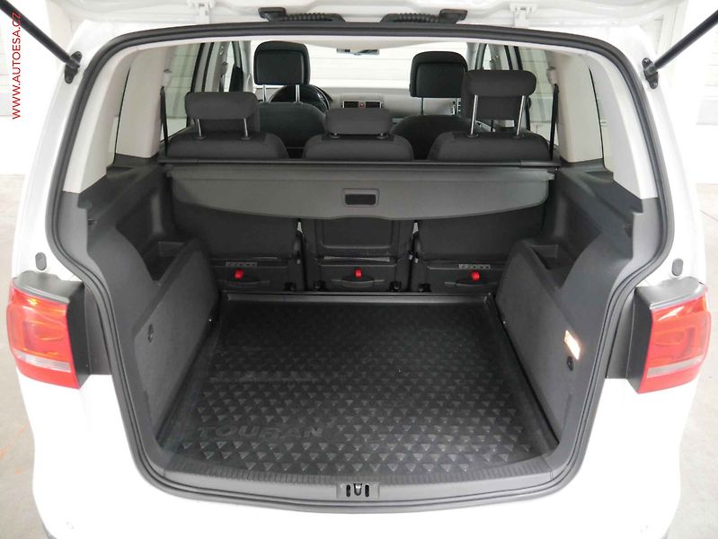 Volkswagen Touran (2014) 1.6 TDi, ČR, STK7/28 - fotka 7 z 20
