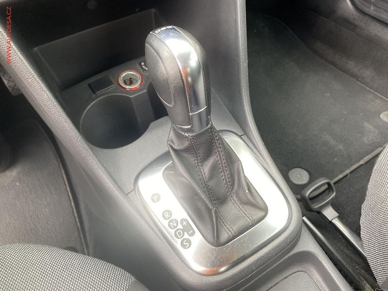 Volkswagen Polo (2010) 1.6 TDi, Comfortline, DSG - fotka 14 z 14