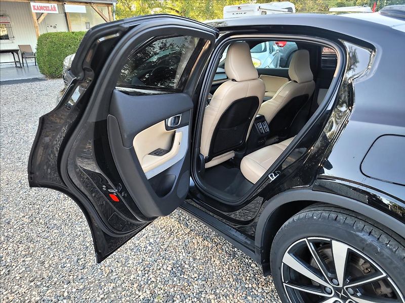 Polestar 2 300kw,AWD,MATRIX,SOH 90,8% - fotka 12 z 42