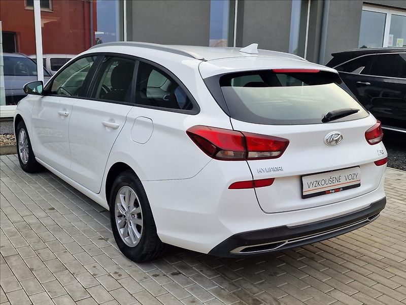 Hyundai i30 1.6 CRDi Comfort,ČR,1.Majitel - fotka 8 z 49