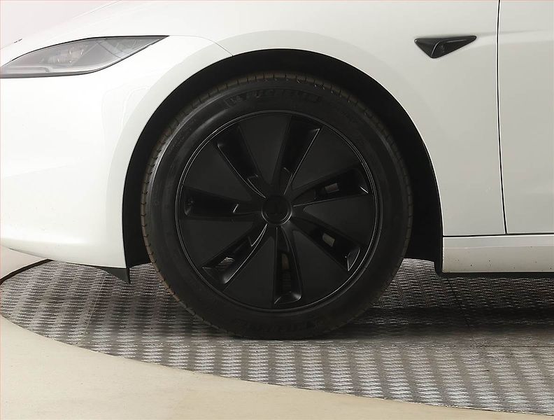Tesla Model 3 (2023) Standard Range 60kWh, SoH 95% - fotka 14 z 31