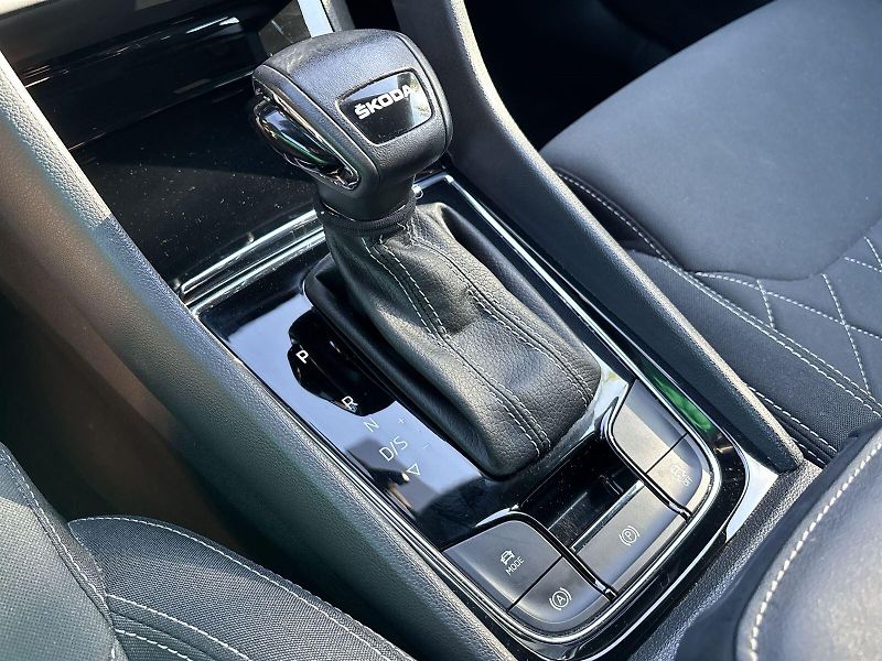 Škoda Karoq (2023) 1.5 TSI DSG Sportline - fotka 16 z 36