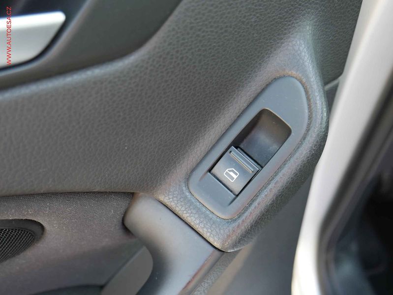 Volkswagen Golf (2012) 1.4 TSI Sport, AC, el. výbava - fotka 12 z 16