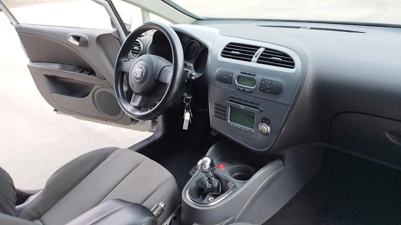 Seat Leon 1.6i,volat- 608 081 843 - fotka 15 z 15