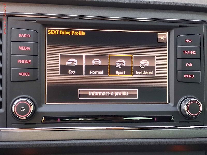 Seat Leon (2016) 1.4 TSi, FR, DSG, LED, +ALU - fotka 16 z 20