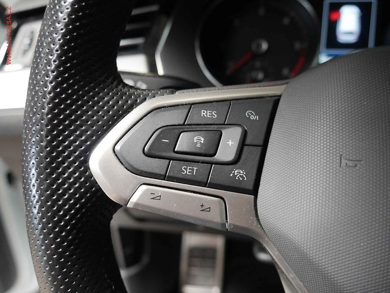 Volkswagen Passat (2023) 2.0TDi, 2.maj,ČR, R-Line - fotka 14 z 25