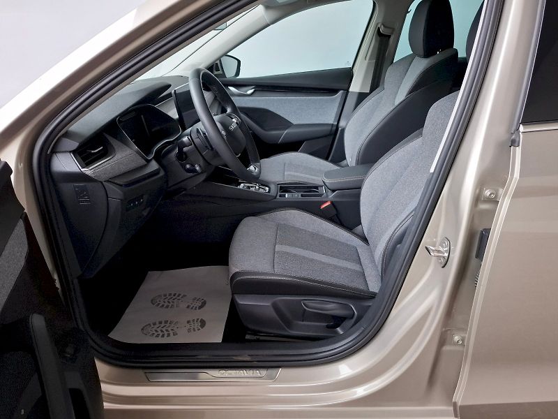 Škoda Octavia (2025) COMBI TOP SELECTION 2,0 TDI 11 - fotka 6 z 50