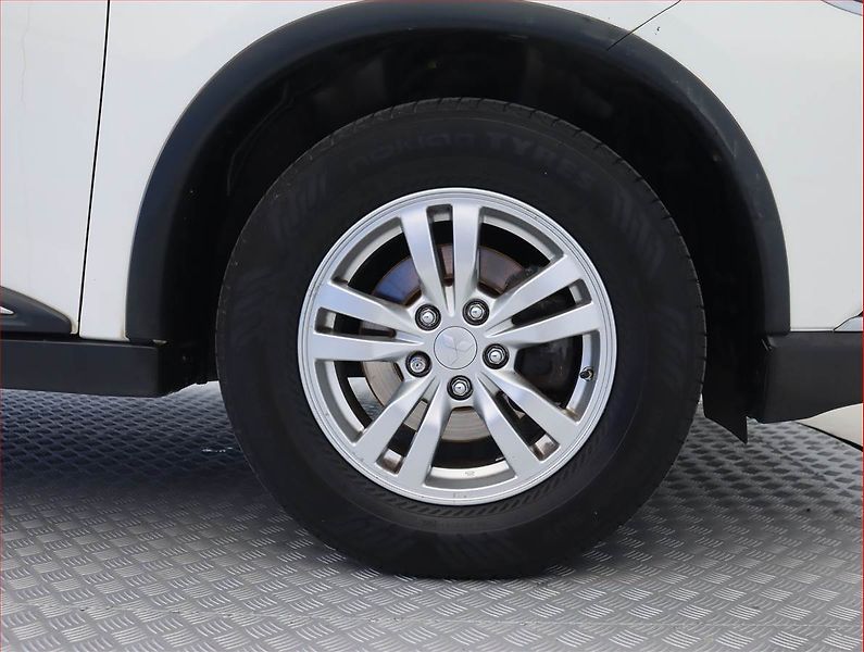 Mitsubishi Outlander (2016) 2.2 DI-D, 4X4, Tempomat - fotka 15 z 16
