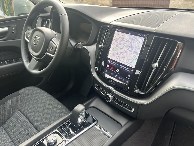 Volvo XC60 (2025) T6 RECHARGE PHEV 4WD ČR 1.maj  - fotka 33 z 46
