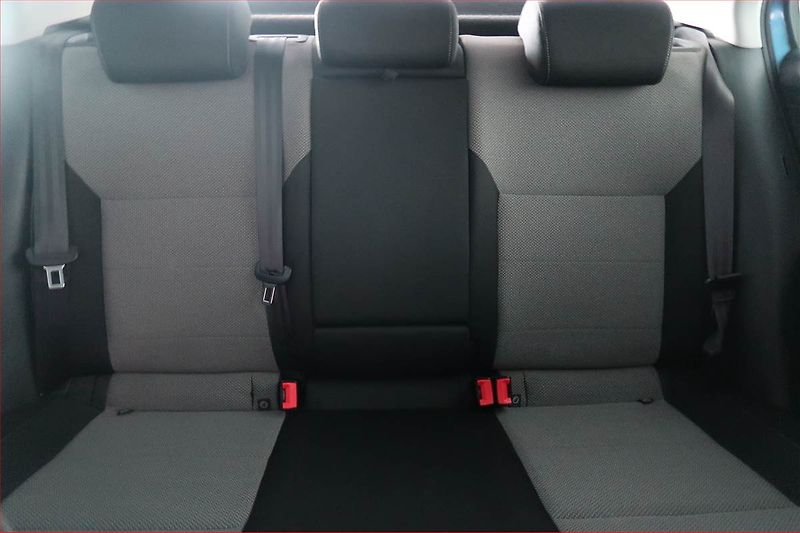 Škoda Rapid (2012) Elegance 1.6 TDI, Navi - fotka 10 z 17