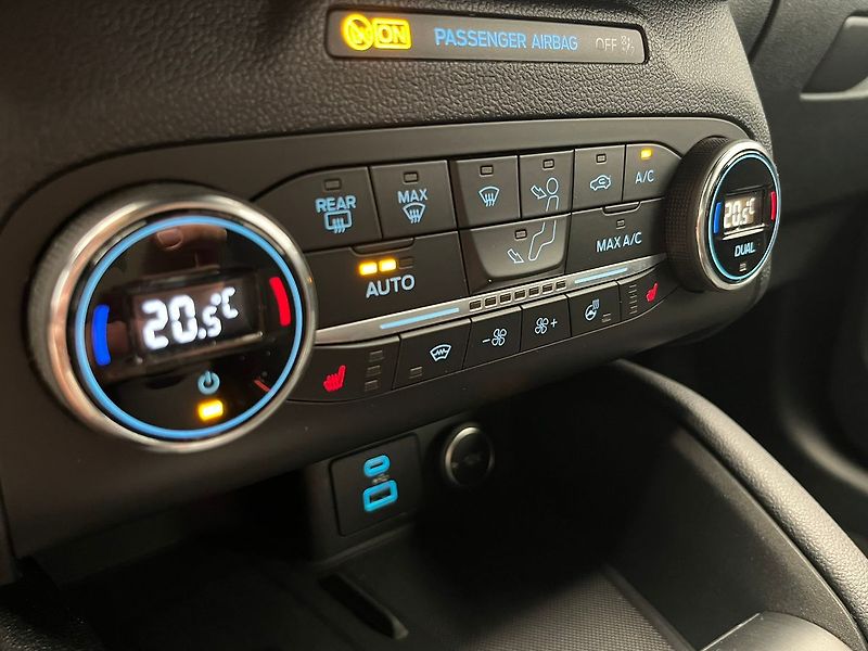 Ford Kuga 2,0 EB 140 kW AWD ST-Line - fotka 33 z 72