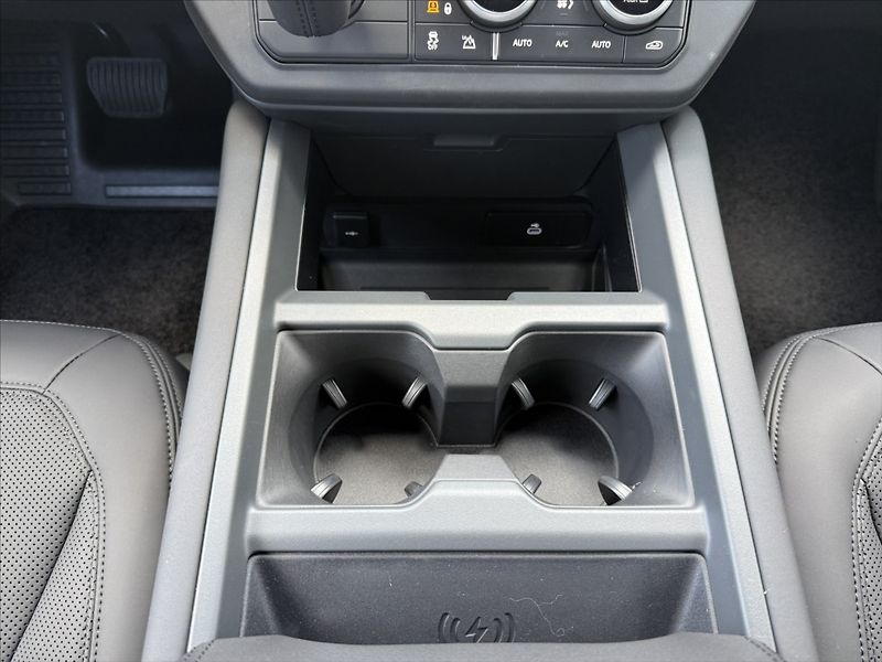 Land Rover Defender (2026) 3,0 X-DYNAMIC SE D250 - fotka 21 z 24