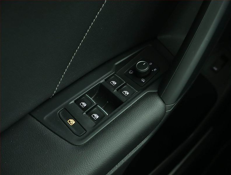 Volkswagen Tiguan (2022) R-Line 2.0 TSI - fotka 17 z 19