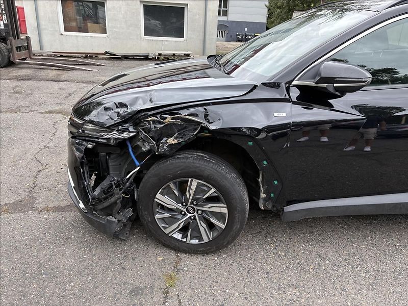 Hyundai Tucson 1.6 T-GDi HEV 48V Hybrid 4x4 - fotka 9 z 25