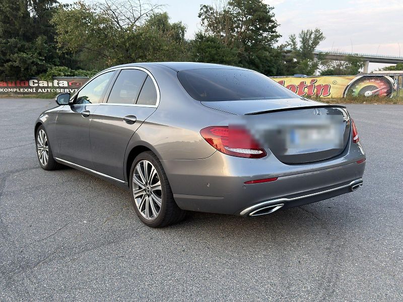 Mercedes-Benz Třídy E (2018) ODPOČTOVÝ Mercedes-Benz E 220d - fotka 3 z 15