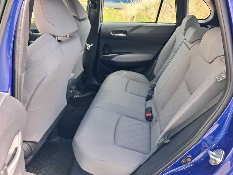 Toyota Corolla Cross 2.0 HSD e-CVT Comfort - fotka 22 z 25