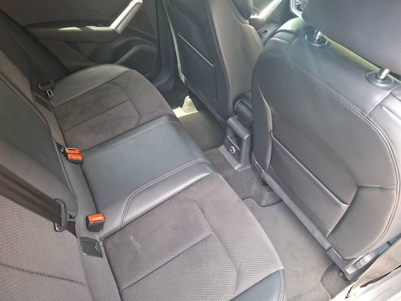 Audi Q2 (2016) 2.0TDI 140kW 7A QUATTRO S-LINE - fotka 34 z 47