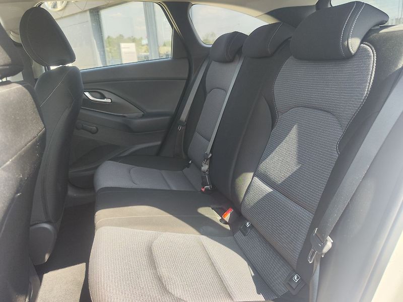 Hyundai i30 1.5 DPi/71kW Comfort - fotka 10 z 30