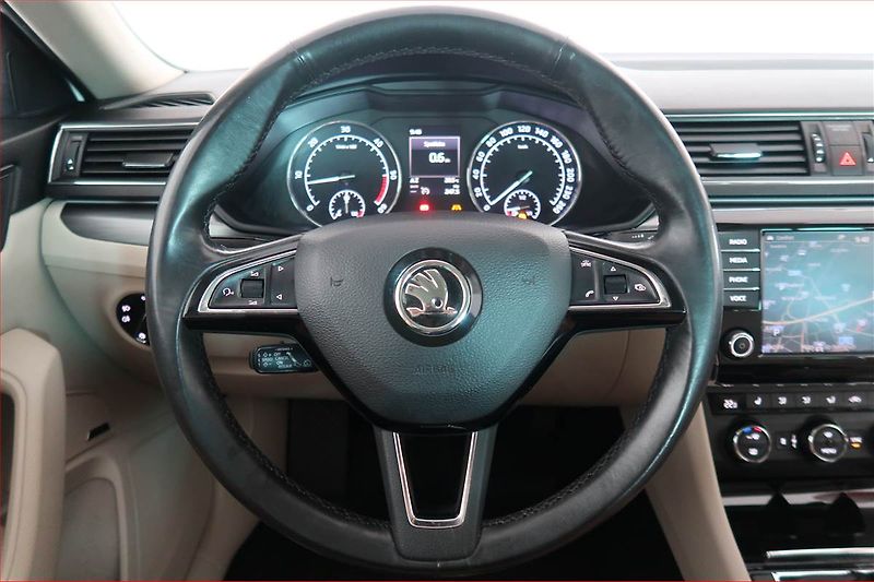 Škoda Superb (2017) Style 2.0 TDI, Kůže, Navi - fotka 16 z 17