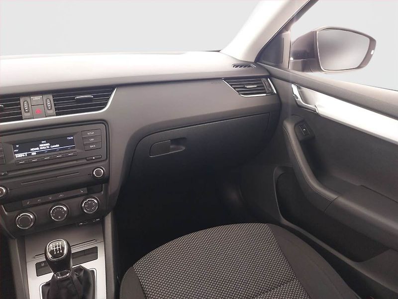 Škoda Octavia (2014) Ambition 1.4 TSI, Tempomat - fotka 8 z 19