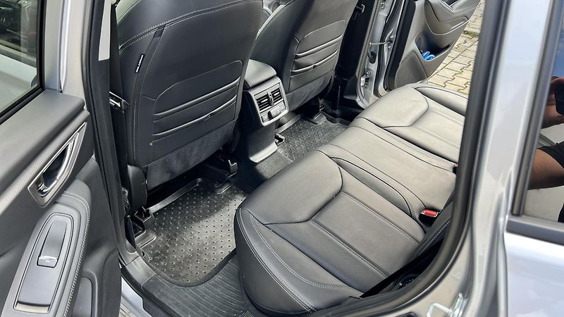 Subaru Forester 2.0 E-BOXER EXECUTIVE - fotka 11 z 14