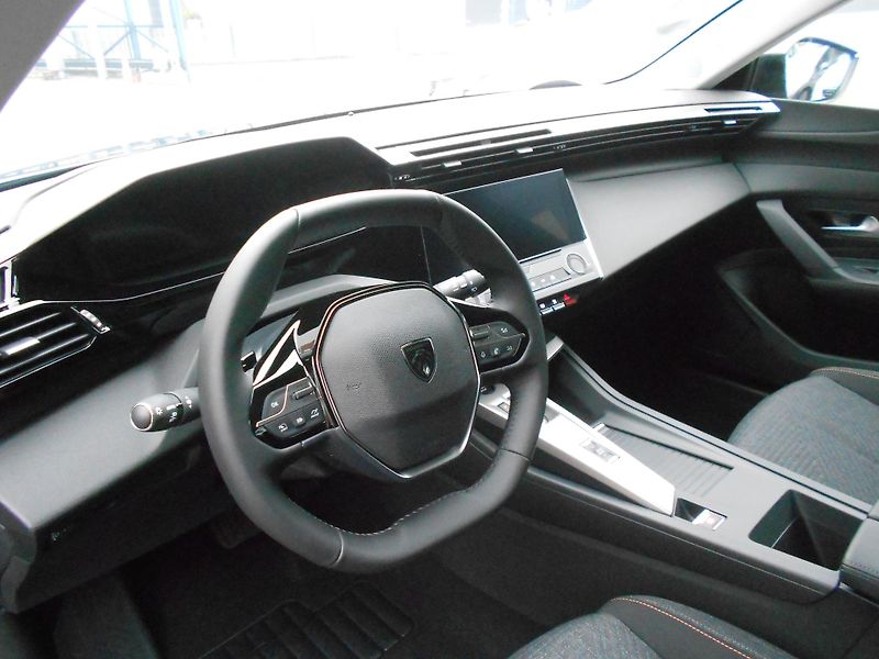 Peugeot 308 SW STYLE BlueHDi 130 S&S EAT8 - fotka 8 z 9