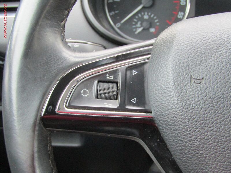 Škoda Octavia (2015) 1.6TDi, ČR, Style, TZ, navi - fotka 17 z 19