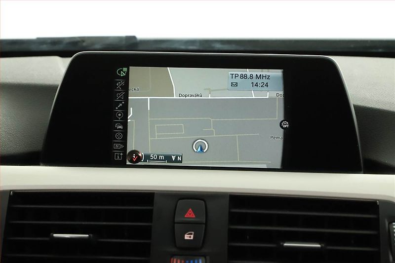 BMW Řada 3 (2017) 318 d, Automat, Tempomat - fotka 12 z 20