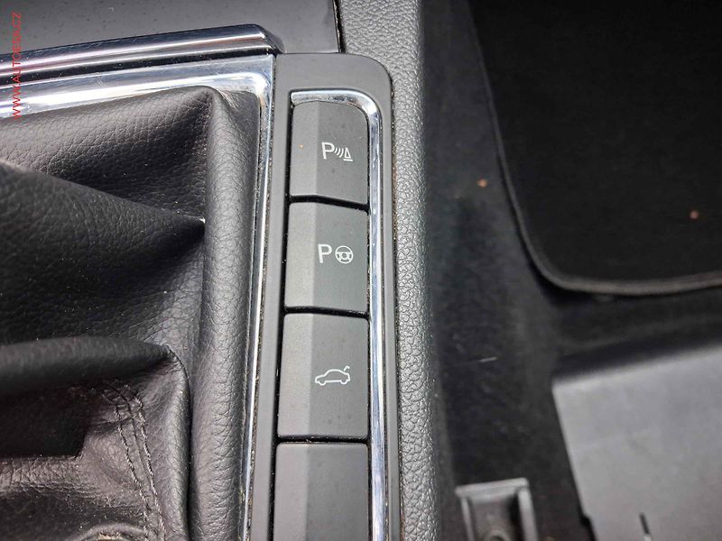 Škoda Superb (2014) 2.0TDI 4x4, ČR, Elegance - fotka 19 z 21